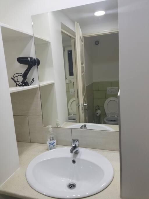 Big Cozy - Skyfall Apartment 3 Bdrm 6 Beds 1&Half Baths Budapest Eksteriør billede