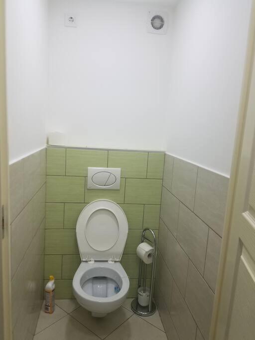 Big Cozy - Skyfall Apartment 3 Bdrm 6 Beds 1&Half Baths Budapest Eksteriør billede