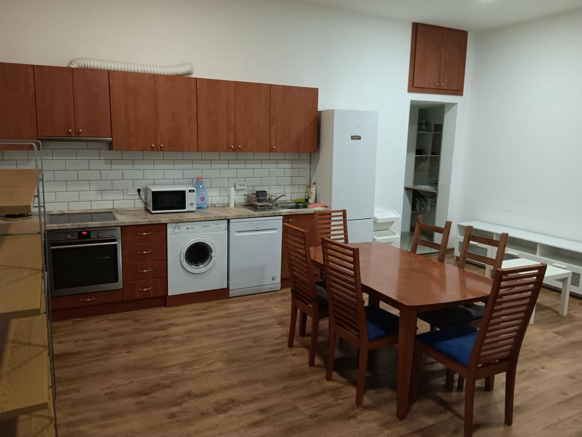 Big Cozy - Skyfall Apartment 3 Bdrm 6 Beds 1&Half Baths Budapest Eksteriør billede